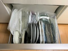 大皿は立てて収納している引き出し中身