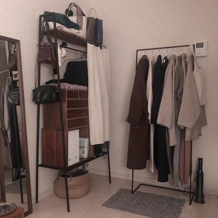 クローゼット・収納のない部屋でもおしゃれな洋服収納アイデア集の画像